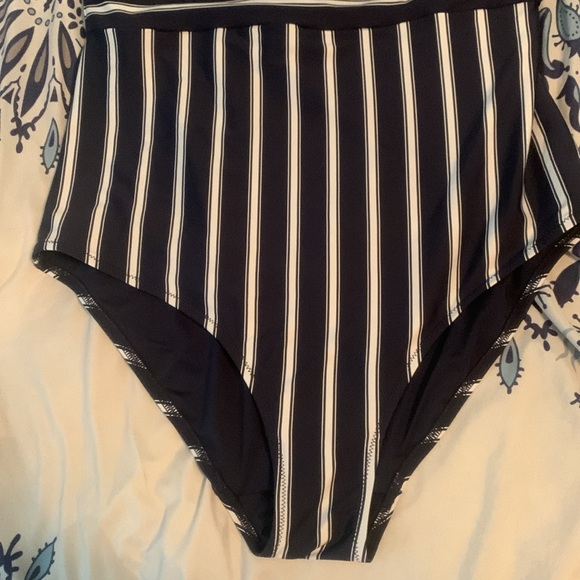 City chic xs one piece swimsuit - Picture 3 of 5